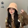 Sombrero de Punto Nuevo Estilo Coreano Otoño e Invierno para Mujer Forro Polar Engrosado Cálido Sombrero de Cubo Elegante con Etiqueta Metálica de Letra