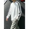 Camiseta de manga comprida listrada falsa de duas peças, preto e branco, para homens, gola redonda, para adolescentes e estudantes do ensino médio, solta, peso pesado, para usar por baixo, camada base