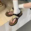 Chanclas de Tanga Tejidas Versátiles de Moda Estilo Coreano 2026 para Mujer, Ropa de Verano para Exteriores, Estilo Vacacional, Sandalias de Cuña con Suela Gruesa