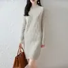 Vestido de Punto de Lana Pura con Cuello Alto y Mangas Largas para Mujer Otoño/Invierno 2026, Trenzado, Holgado, de Longitud Media
