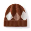 Nueva colección de otoño e invierno estilo coreano: Gorro de punto de cachemira acanalado, con diseño de rombos y bloques de color para mujer, que proporciona calidez, protección contra el frío y cobertura para las orejas.