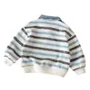 Sudadera de manga larga para niños, colección otoño 2026, para niños y niñas, diseño de dibujos animados estilo japonés, cuello de mezclilla, estilo casual a rayas, y un aspecto de dos piezas falso