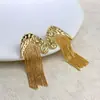 Nuevos pendientes de borla de cadena con patrón de martillo de pez volador vintage de alto sentido temperamento de reina combinan con todo pendientes chapados en oro de 18K