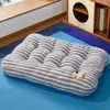 Cama para gatos transfronteriza, adecuada para todas las estaciones, para usar en la sala de estar, proporcionando un espacio seguro y cómodo para dormir para gatos y perros, una cama para mascotas para uso en interiores y suministros de invierno para mascotas