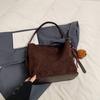 Bolsa de Camurça Marrom Feminina Grande Capacidade 2024 Nova Outono e Inverno Vintage para Trabalho Comutador Bolsa de Ombro Bolsa Tote Versátil