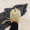 Bolso pequeño con cadena y remaches para mujer, moderno y moderno, tipo bandolera, tipo rombal, para teléfono móvil, con texto que combina con todo, para verano.