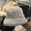 Chapéu de Pescador para Mulheres, Outono e Inverno, Refletor de Luz, Quente, Letras Bordadas, Chapéu Balde de Lã de Cordeiro, Estilo Coreano, Versátil, Emagrece o Rosto, Proteção para as Orelhas