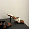Sandalias Cuadradas Abiertas con Tiras Cruzadas Estilo Moda Europea y Americana Verano 2026 Nuevas para Mujer Estilo Pequeño Aroma Tacón Fino Tacón Alto
