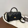 Bolso retro de estilo francés con estampado de rombos, una opción de nicho y lujosa para mujeres en otoño, un bolso cuadrado pequeño versátil con un aspecto sofisticado, adecuado para llevar al hombro o cruzado