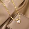 Hermoso collar de concha blanca real japonesa y coreana para mujer, sencillo, de acero de titanio que no se decolora, con joyería moderna chapada en oro de 18 quilates.