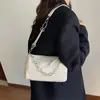 Bolsa de palha casual da moda para mulheres, novo estilo de verão 2026, bolsa de palha simples e estilosa, bolsa de ombro tipo balde única