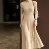 Vestido de Lana 100% para Mujer, Nuevo Otoño e Invierno 2025, Cuello Alto Medio, Estilo Francés, Efecto Adelgazante en la Cintura, Falda Larga
