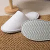 Atacado de Fábrica Chinelos Descartáveis Antiderrapantes Feitos de Tecido de Toalha, Espessados para a Primavera, Adequados para Hotéis e Pousadas, Suprimentos Hoteleiros