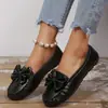 Sapatos Individuais Femininos Europeus e Americanos Cruzados Bico Redondo Fundo Plano Solado Macio Moda Casual 2026 Tamanho Grande Primavera e Outono Sapatos Individuais Cruzados Atacado Tamanho Grande