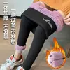 Leggings gruesos de felpa de nube para mujer, adecuados para usar al aire libre en invierno, de cintura alta con estampado de letras, hechos de vellón de cordero del noreste, extra gruesos y cálidos, disponibles para venta al por mayor