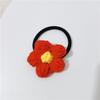 Jackson Yi te envió una pequeña flor roja con un broche debería ayudar a los pines circundantes joyería insignia de estudiante accesorios mujeres