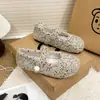 Sapatos Mary Jane felpudos para mulheres, novo estilo inverno 2026, para usar ao ar livre, mocassins fofos e peculiares, fecho de velcro, sola plana, sapatos de algodão com forro de fleece
