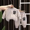 2023 invierno nuevo traje de manga larga de algodón acolchado con letras para niños, chaqueta cálida de algodón para bebé, pantalones de algodón, conjunto de dos piezas para cabello