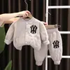 Uniforme de baseball infantil outono e inverno novo algodão e espessamento meninos e meninas bebê diamante letra inverno duas peças