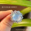 Anillo de Mujer Moderno Nuevo con Incrustaciones de Calcedonia Blanco Hielo Chapado en Plata, Anillo Abierto de Ágata Blanca para Mujer, Al por Mayor en Stock