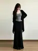 Cárdigan negro, falda larga, atuendo de principios de otoño para mujer, estilo coreano, look minimalista y sofisticado, un conjunto completo
