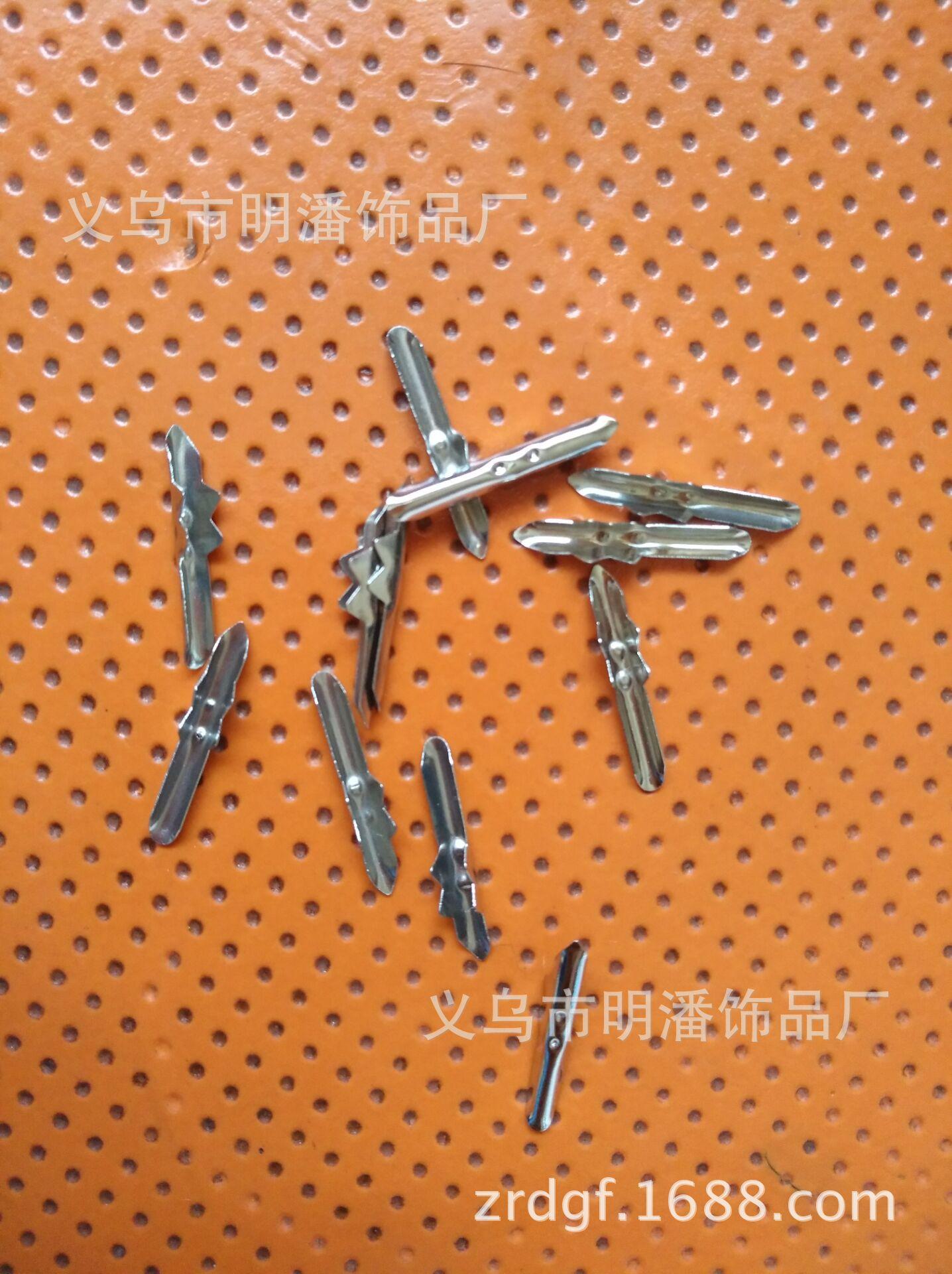 有齿小尖扣