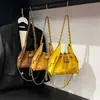 Moda transfronteriza, lujo ligero, bolso cubo de cadena con patrón de diamantes, bolso de mujer, nuevo estilo 2025, gran capacidad, adecuado para el trabajo, se puede llevar debajo del brazo o como bolso de hombro