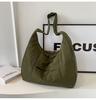 Bolso de Mujer Nuevo de Moda Versátil Gran Capacidad Popular para el Trabajo Estilo Coreano Casual Simple Bolso de Hombro o Axila para Mujer