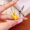 Loja Dourada Mesmo Estilo Pingente Coração Dourado Escovado para Mulheres, Luxo Leve Francês, Requintado e Simples, Pingente de Corrente para Clavícula Duradouro