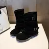 Botas de Moda de Nicho Salto Bloco Botas Novas Versátil Retrô Primavera e Outono Fivela Feminino 2026 Botas Curtas Moda Perna de Calça Camurça