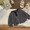 Camiseta de manga larga para niños, nueva camiseta básica de rayas clásica estilo coreano para niñas, top de forro polar para otoño e invierno