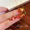 Nuevo Conjunto de Moda de Gama Alta Versátil Exquisito Aretes Collar de Diamante Verde Punto de Cereza Retro Cadena de Clavícula Aretes