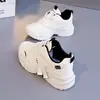 Bestseller Douyin Sapatos Femininos Sola Grossa Aumenta Altura Confortáveis Sapatos Pai Moda Versátil Para Ir ao Trabalho Casual Esportes Sapatos Brancos 8863