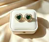 Design de temperamento de nicho cruzado senso de design corrente osso de cobra senso pingente verde esmeralda colar de aço titânio formato de coração luxo leve sensação de alta qualidade