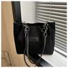 2023 Bolso de Hombro tipo Tote de Gran Capacidad Color Sólido Bolso de Pana para Mujer Casual Estilo Occidental para el Trabajo Nuevo Popular de Este Año Invierno
