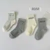 Q812616 Calcetines Nuevos para Niños Otoño e Invierno Calcetines de Media Pantorrilla de Moda para Niños y Niñas Estilo Coreano Rayados de Dibujos Animados Lindos Calcetines de Algodón