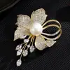 Broche Ambiental Broche Brillante de Pedrería y Perlas para Mujeres Pin de Solapa para Traje Abrigo Accesorios de Ropa Antiexposición Venta al por Mayor