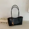 Bolso de Hombro para Mujer Estilo Coreano Chic Retro de Nicho, Nuevo Otoño, Ligero, de Lujo, Versátil, para el Trabajo y el Viaje