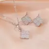 Colar para Mulheres Verão Trevo de Quatro Folhas Micro-Incustado Zircônia Moda Novo Versátil Colar para Mulheres Corrente de Clavícula de Alta Qualidade Joia