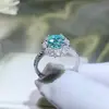 Anillo de Moissanita Verde Paraíba Femenino Diana Plata S925 Sentido del Diseño Estilo de Moda Europeo y Americano Color Mosan