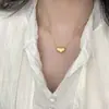Collar Vintage con Colgante de Corazón Dorado con Diamantes, Cadena Exquisita para la Clavícula de Lujo Ligero, Accesorio de Alto Valor y que Realza el Tono de Piel