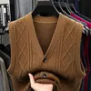 Novo Colete de Tricô Outono/Inverno 2026 Elegante Colete de Tricô com Decote V para ser usado sobre um suéter, cardigã com padrão de losangos
