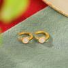 Joyería Yuebao Plata Esterlina S925 Chapada en Oro Jade Hetian Jade Blanco Jaspe Simple Versátil Aretes de Cuentas Redondas Elegantes Clips de Plata para Orejas
