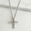 Nuevo Collar Cruzado de Diseño Francés 2026 para Mujer, Cadena para Clavícula con Colgante de Flor Pequeña Estilo Suave de Lujo Discreto