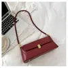 Bolsa Pequena de Axila Francesa de Luxo Leve Transfronteiriça Nova Moda Feminina Nicho Bolsa Baguete de Mão Bolsa de Ombro Único de Alta Qualidade Tendência