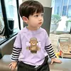 Camiseta de manga comprida para meninos, estilo primavera e outono, para crianças mais velhas, novo modelo 2026, algodão puro, respirável, camiseta base infantil casual de duas peças falsas