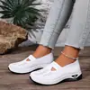 Sapatos de Pano Velho de Pequim Femininos 2025 Outono Novos Respiráveis para Mães de Meia-Idade e Idosos Tamanho Grande Sapatos Femininos Transfronteiriços TEMU