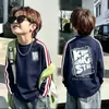 Camiseta de manga larga de algodón 100% puro con tres rayas, elegante 2026 superventas de corte holgado para niños mayores y estudiantes, prenda exterior de moda