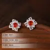 Pendientes de botón de plata S925 Vintage de Lujo Ligero Color Paloma Roja para Mujer con Sensación de Alta Gama e Incrustaciones de Diamantes, Nuevos Pendientes Rojos de Moda