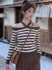 Otoño/Invierno Nuevo Suéter de Punto de Alta Gama con Cuello Halter Cruzado Hombros Descubiertos Manga Larga Estilo Coreano Bloque de Color Rayas Versátil para Mujer